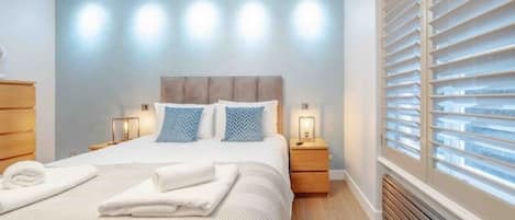 Iron/ironing board, WiFi, bed sheets