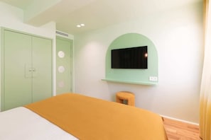 3 bedrooms, iron/ironing board, travel crib, WiFi