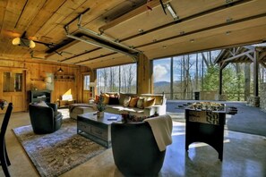 Games room - Yogi's Escape | Free Night Offer! (Blue Ridge)