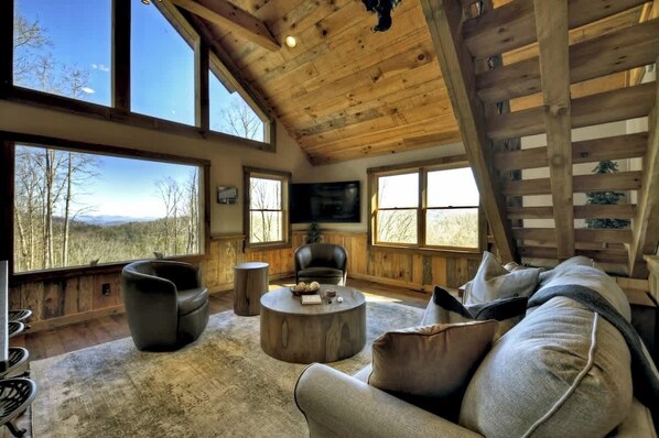 TV, offices - Yogi's Escape | Free Night Offer! (Blue Ridge)