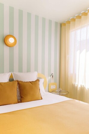 1 bedroom, iron/ironing board, WiFi, bed sheets - A Retro Chic 1-BR with Services - Champs-Elysées (Paris)
