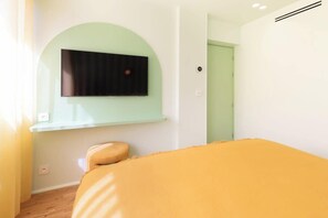 1 habitación, tabla de planchar con plancha, wifi y ropa de cama 