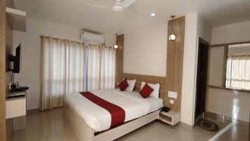 Deluxe Room | Free WiFi, bed sheets