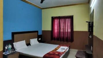 Skrivebord, wi-fi (inkludert) og sengetøy