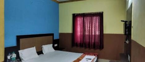 Desk, free WiFi, bed sheets