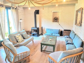 Fireplace - Ty Kern, charming 3 bedroom house 40mt from the ocean, in the port of Kerity (Penmarch)