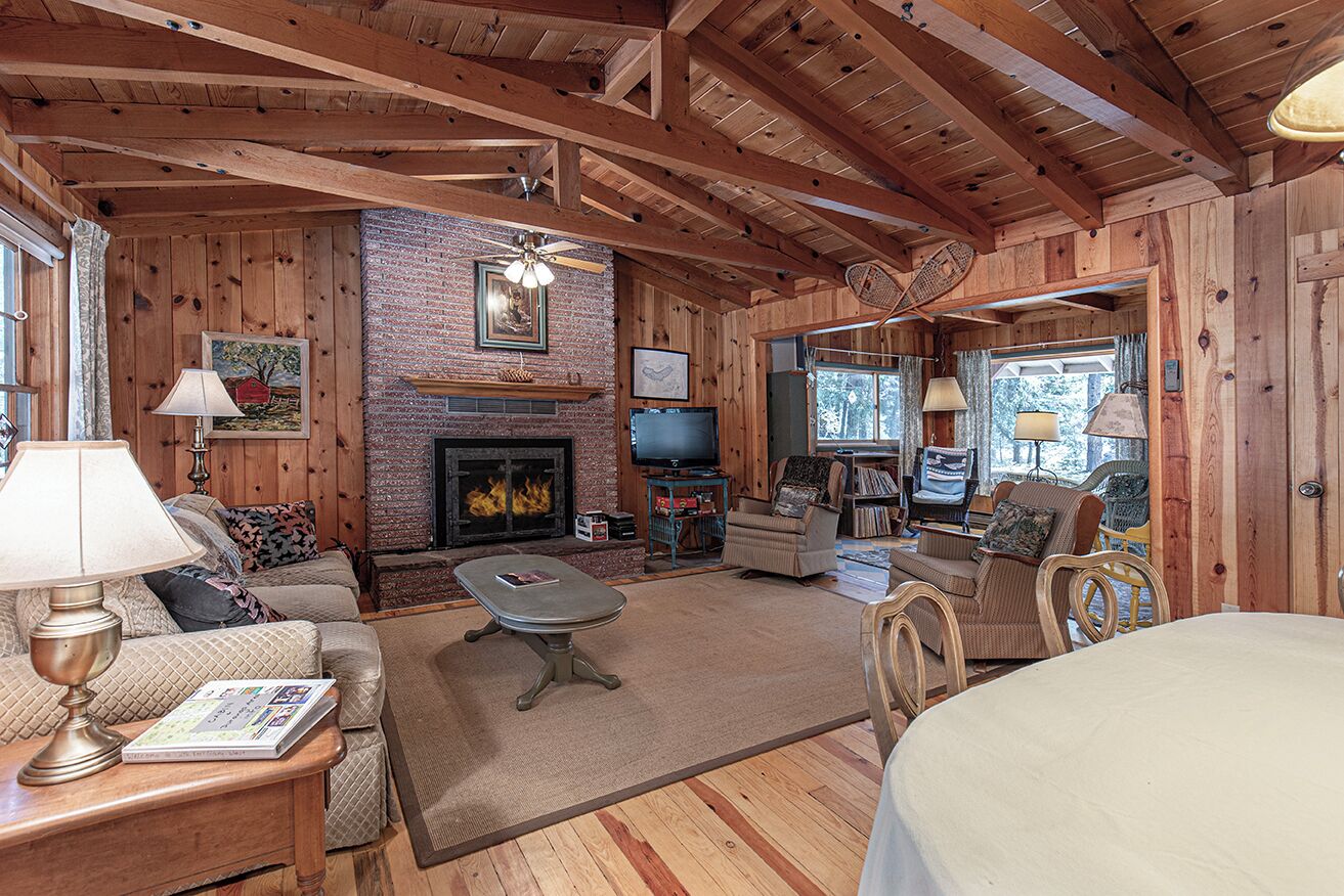 Smart TV, fireplace, ping pong, books