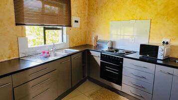 Executive-chalet, patio, näköala puutarhaan | Yksityinen keittiö