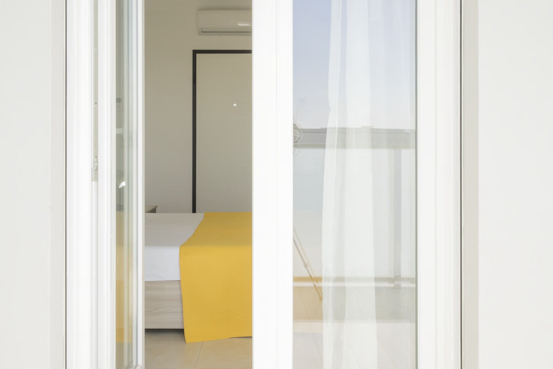 1 slaapkamer, verduisterende gordijnen, een strijkplank/strijkijzer