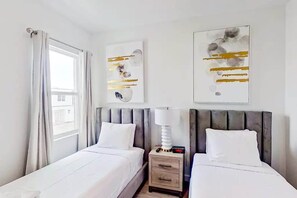 5 bedrooms, WiFi, bed sheets