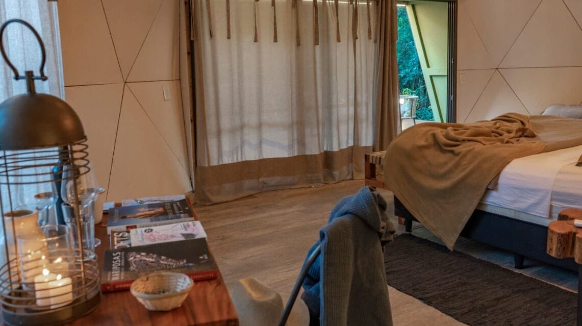 デラックス スイート プールビュー | 1 室のベッドルーム、デスク、ノートパソコン用作業スペース、防音設備