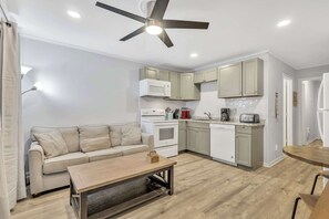 Fridge, microwave, stovetop, dishwasher