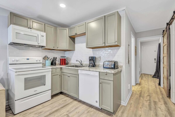 Fridge, microwave, stovetop, dishwasher