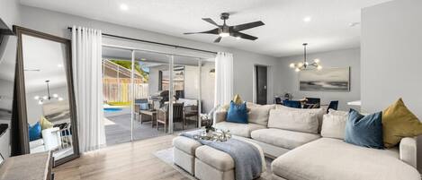 Smart TV, videojuegos, futbolito, estéreo