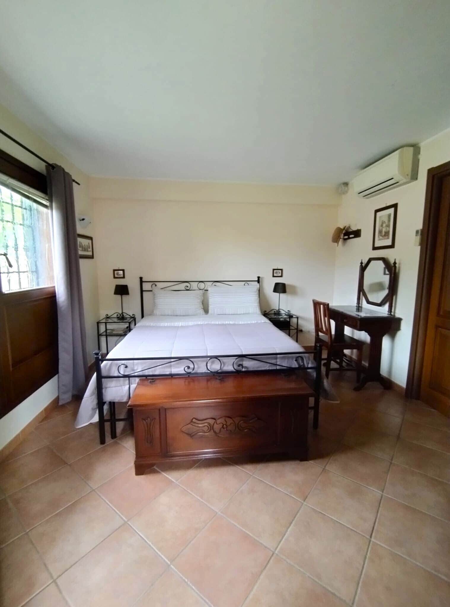 Habitación Confort doble | Edredones de plumas, minibar, cortinas opacas