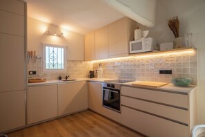 Fridge, microwave, oven, stovetop