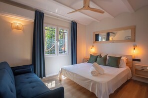 5 camere, una scrivania, ferro/asse da stiro, culla da viaggio