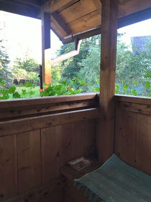 Property grounds - Comfortable 3 bedroom apartment in the charming house 10 km from Karlovy Vary (Stružná)