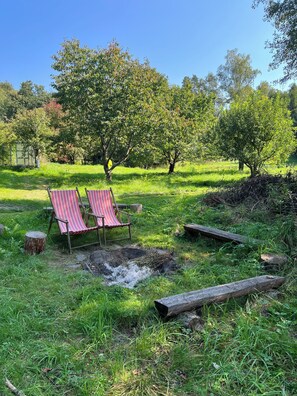 Property grounds - Comfortable 3 bedroom apartment in the charming house 10 km from Karlovy Vary (Stružná)