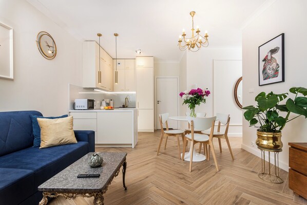 Deluxe Apartment, 1 Bedroom | Living room