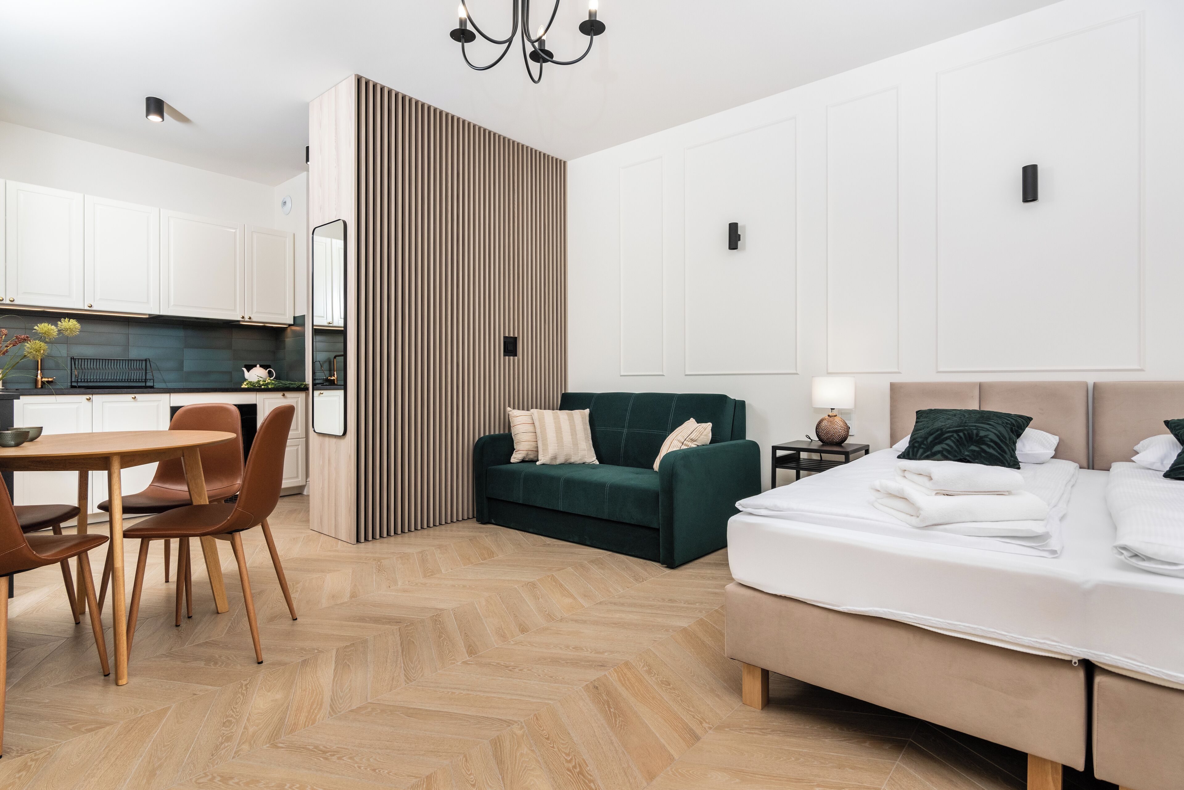 Superior-Studio, Blick auf den Innenhof | Laptopgeeigneter Arbeitsplatz, Bügeleisen/Bügelbrett, kostenloses WLAN