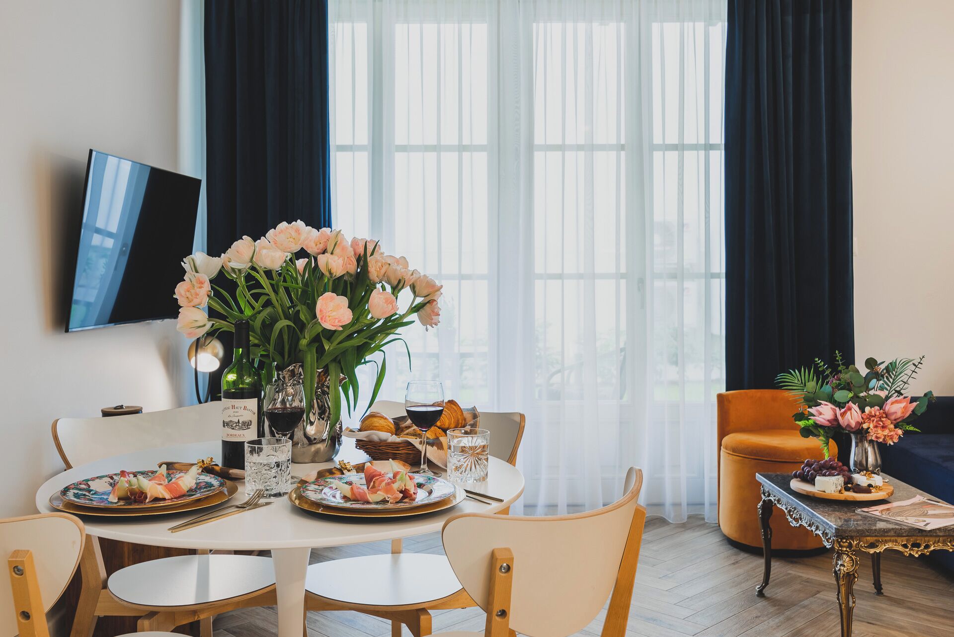 Deluxe Apartment, 1 Bedroom | Living room
