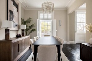 Dining - The St John's Wood Hideout - 5bdr Home With Garden (London)