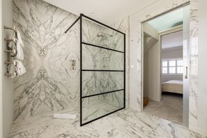House (5 Bedrooms) | Bathroom | Towels - The St John's Wood Hideout - 5bdr Home With Garden (London)