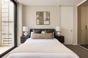 House (5 Bedrooms) | 5 bedrooms, iron/ironing board, bed sheets - The St John's Wood Hideout - 5bdr Home With Garden (London)