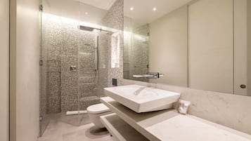 House (5 Bedrooms) | Bathroom