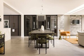 House (5 Bedrooms) | In-room dining - The St John's Wood Hideout - 5bdr Home With Garden (London)