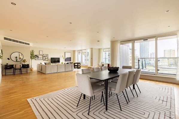 Exterior - The Riverside Residence - 3bdr Flat With Balcony (London)