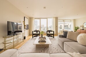 Apartment (3 Bedrooms) | Exterior - The Riverside Residence - 3bdr Flat With Balcony (London)