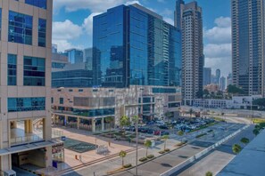 Exterior - Skyline View Studio w/ Pool & Free Parking | Dubai (دبي)