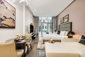 Iron/ironing board, travel cot, WiFi, bed sheets - Skyline View Studio w/ Pool & Free Parking | Dubai (دبي)