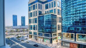 Exterior - Business Bay Studio | Dubai | Canal View & Pool (دبي)