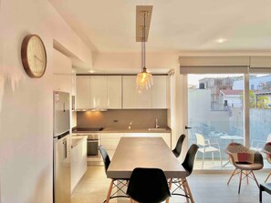 Apartment, Smoking