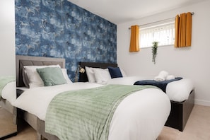 4 bedrooms, desk, iron/ironing board, travel crib