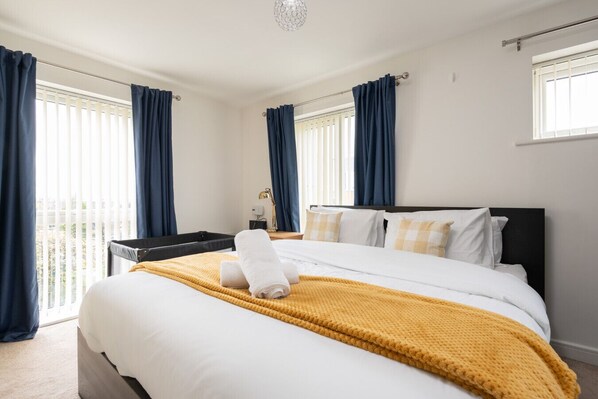 4 bedrooms, desk, iron/ironing board, travel cot