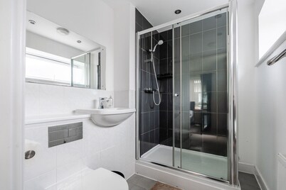 Spacious 4bd 3.5bt - Etihad COOP -Cinema PoolTable