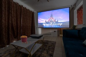 Fernseher, Tischtennisplatte