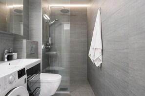 Appartement Supérieur, cuisine, vue ville | Salle de bain