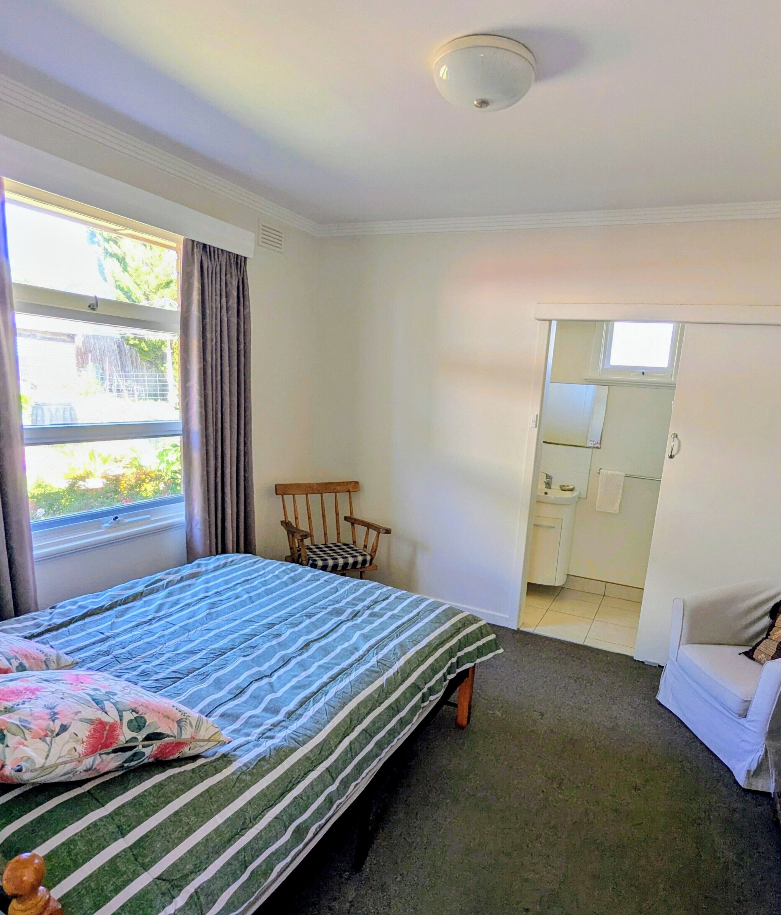 1 bedroom, desk, free WiFi, bed sheets