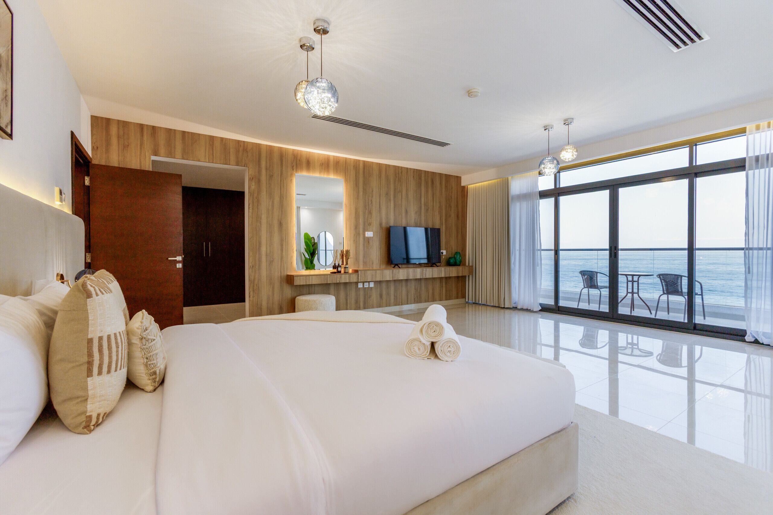 8 bedrooms, in-room safe, iron/ironing board, free WiFi