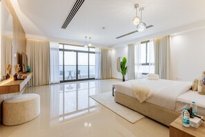 8 quartos, cofres nos quartos, ferros/tábuas de passar roupa