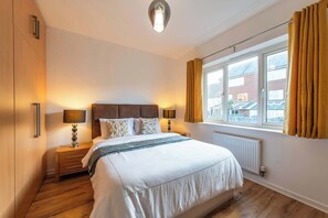 2 bedrooms, desk, iron/ironing board, WiFi