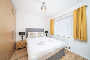 2 bedrooms, desk, iron/ironing board, WiFi