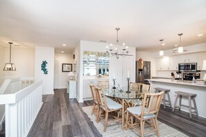 Dining - 11 Sea Inlet Point, Gorgeous Salt marsh views (Pawleys Island)