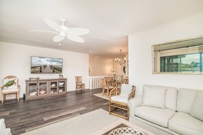 TV - 11 Sea Inlet Point, Gorgeous Salt marsh views (Pawleys Island)
