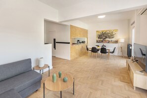 Smart TV - Acropolis Museum Retreat by GHH (Athina)
